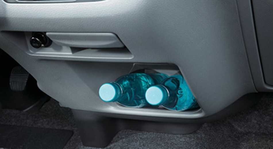 Urvan Lower centre tray