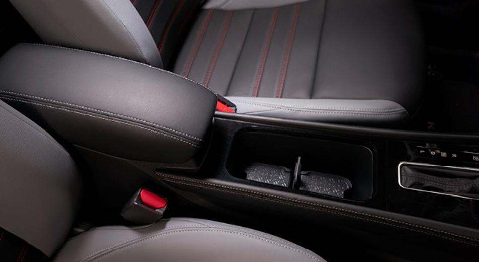Nissan Kicks Interior DRIVER ARMREST